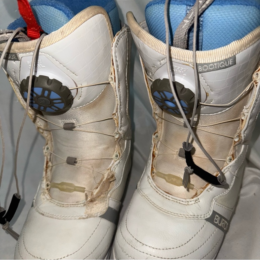 Burton Women’s Snowboarding Boots - Picture 2 of 8